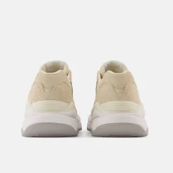5740 - Sandstone with White